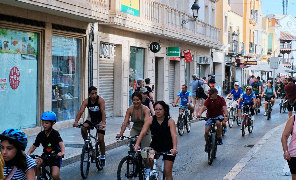Tomelloso vive una gran fiesta familiar sobre ruedas en el Día de la Bici