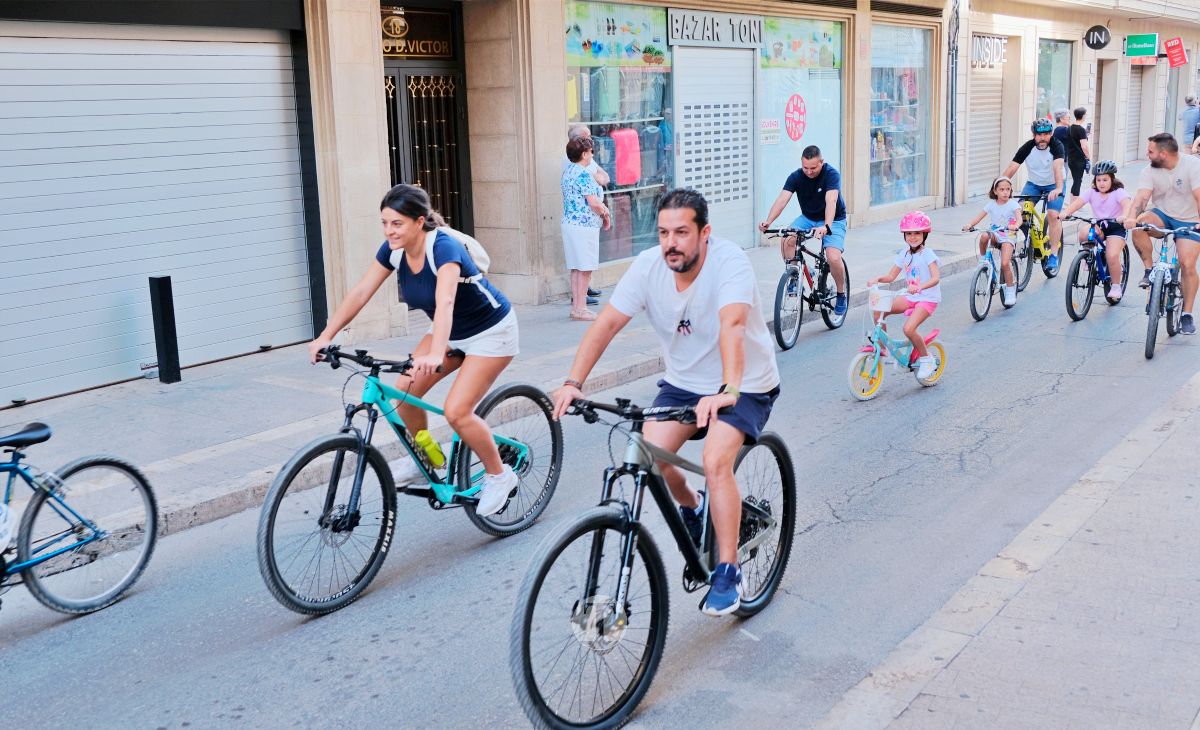 Tomelloso vive una gran fiesta familiar sobre ruedas en el Día de la Bici