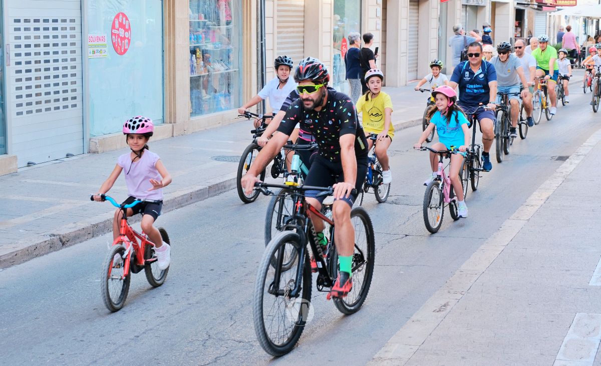 Tomelloso vive una gran fiesta familiar sobre ruedas en el Día de la Bici