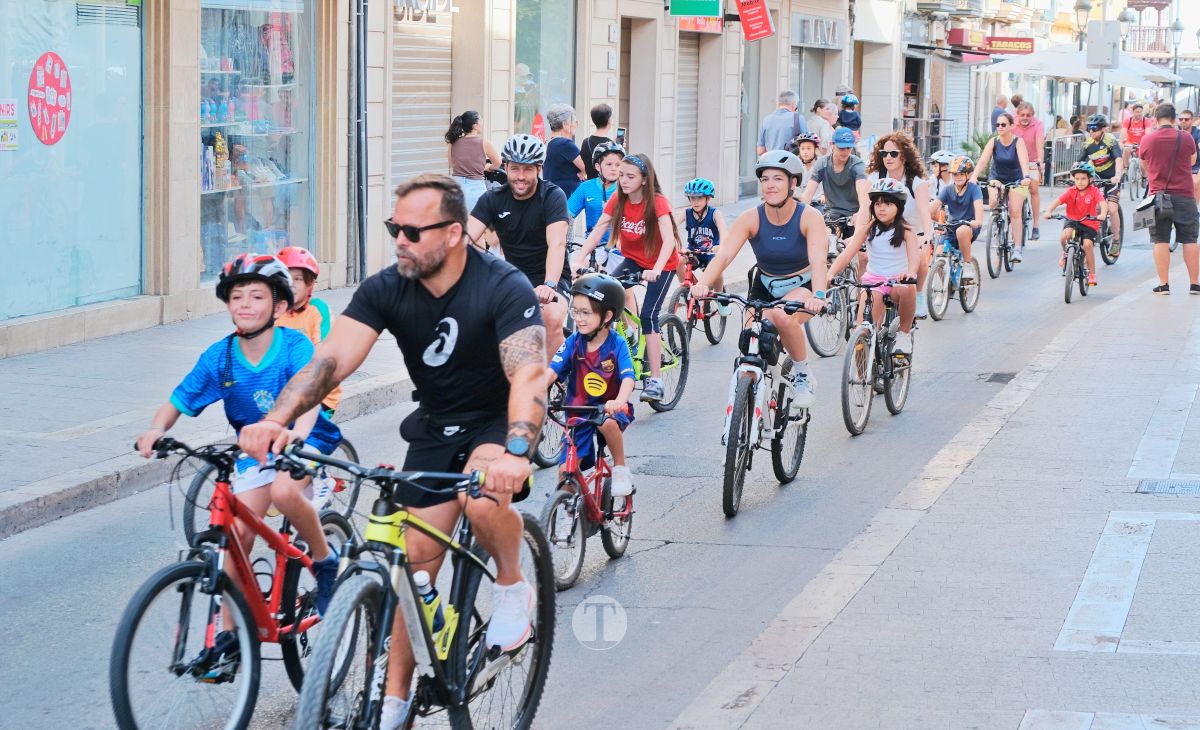 Tomelloso vive una gran fiesta familiar sobre ruedas en el Día de la Bici