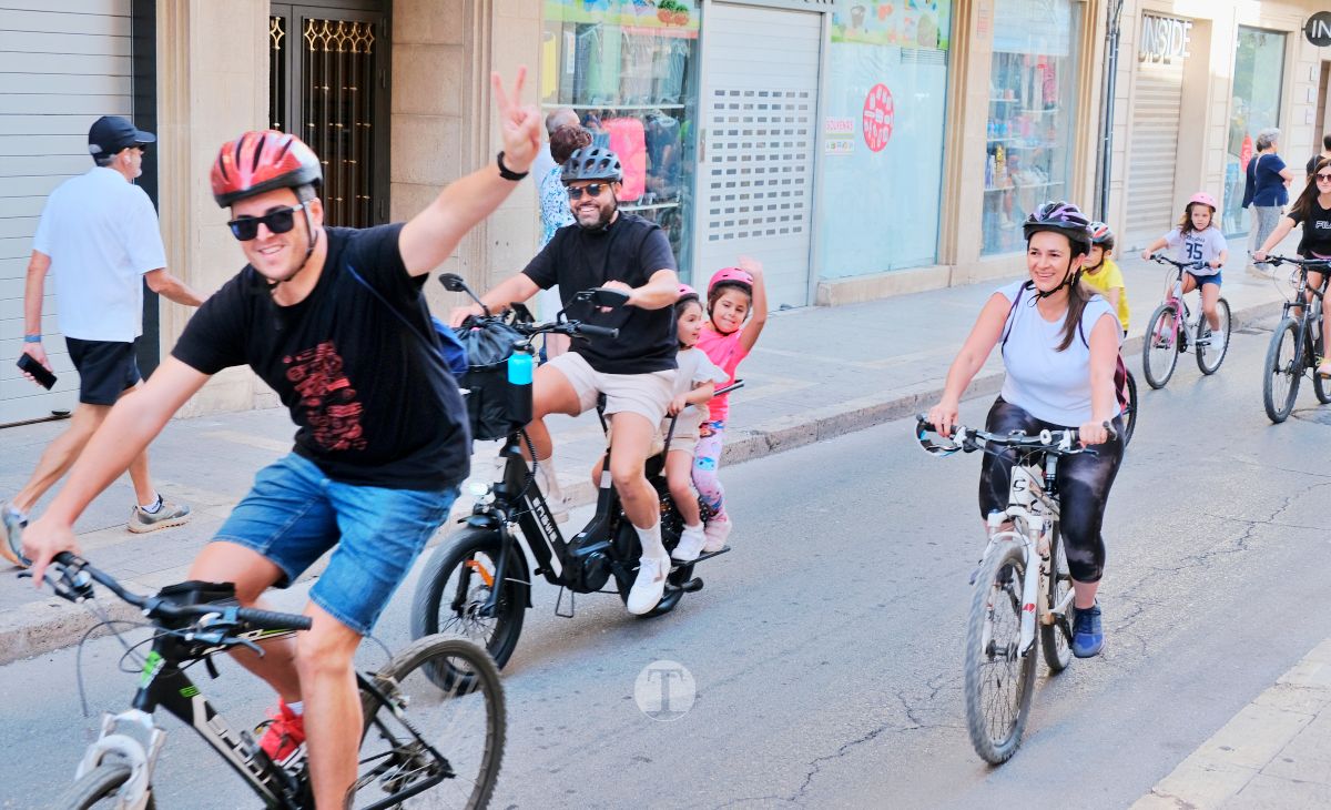 Tomelloso vive una gran fiesta familiar sobre ruedas en el Día de la Bici