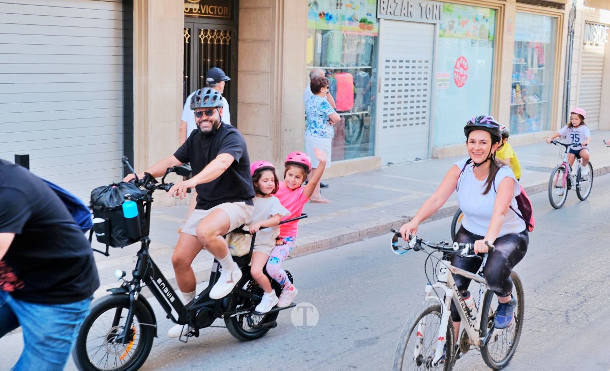 Tomelloso vive una gran fiesta familiar sobre ruedas en el Día de la Bici