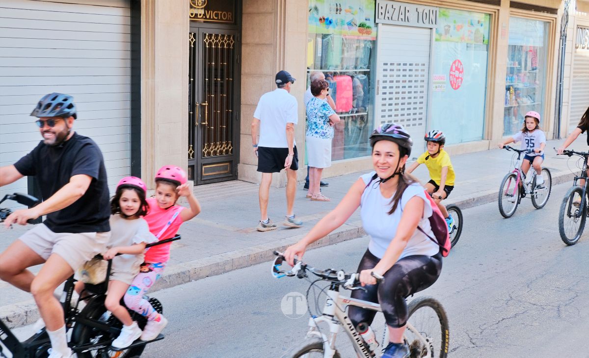 Tomelloso vive una gran fiesta familiar sobre ruedas en el Día de la Bici