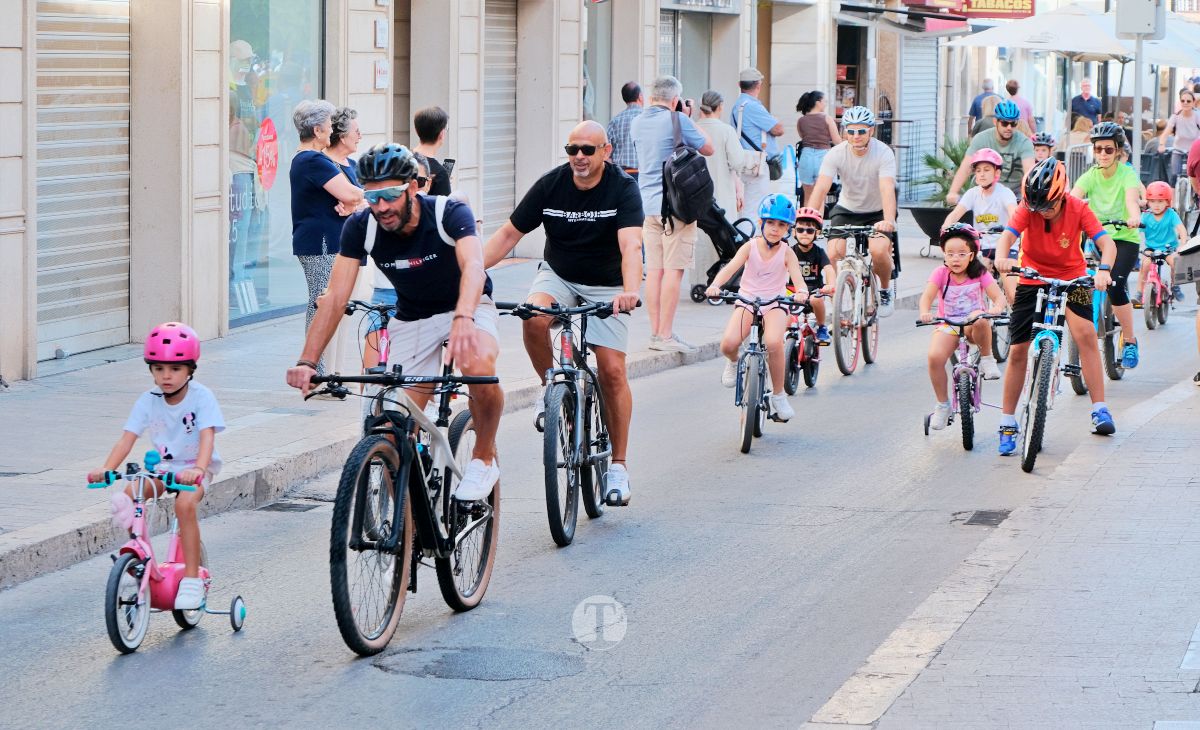 Tomelloso vive una gran fiesta familiar sobre ruedas en el Día de la Bici