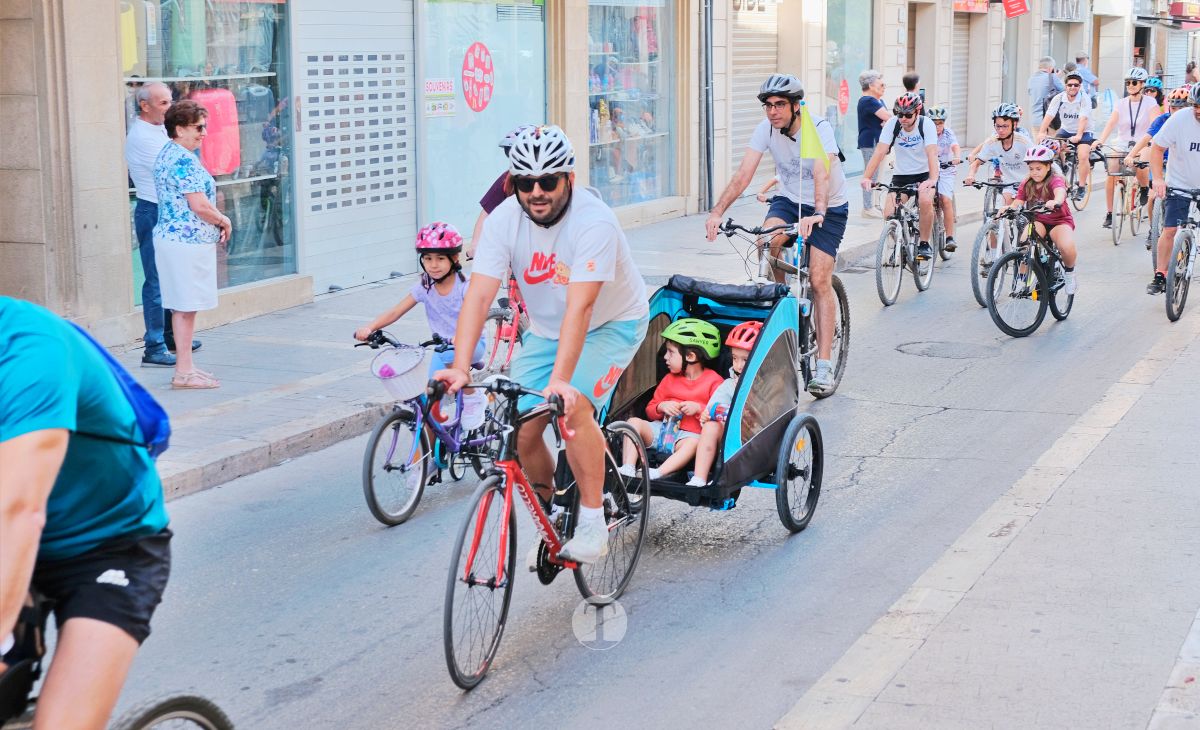 Tomelloso vive una gran fiesta familiar sobre ruedas en el Día de la Bici