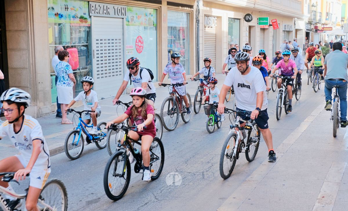 Tomelloso vive una gran fiesta familiar sobre ruedas en el Día de la Bici