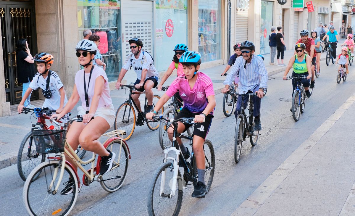 Tomelloso vive una gran fiesta familiar sobre ruedas en el Día de la Bici