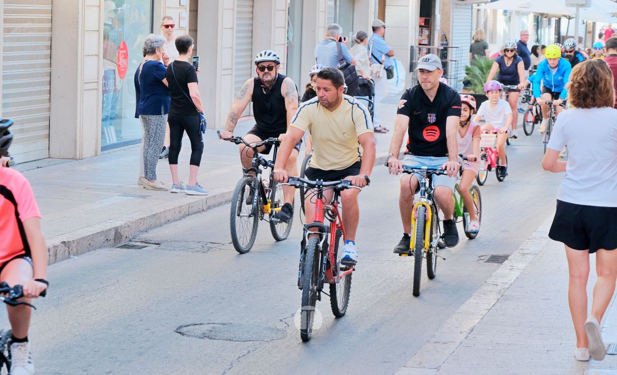 Tomelloso vive una gran fiesta familiar sobre ruedas en el Día de la Bici
