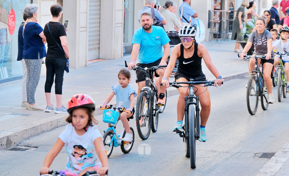 Tomelloso vive una gran fiesta familiar sobre ruedas en el Día de la Bici