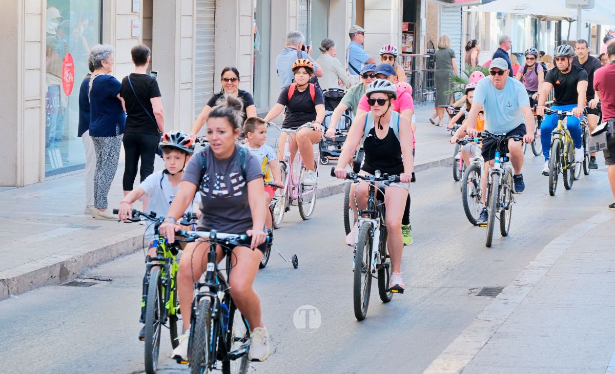 Tomelloso vive una gran fiesta familiar sobre ruedas en el Día de la Bici