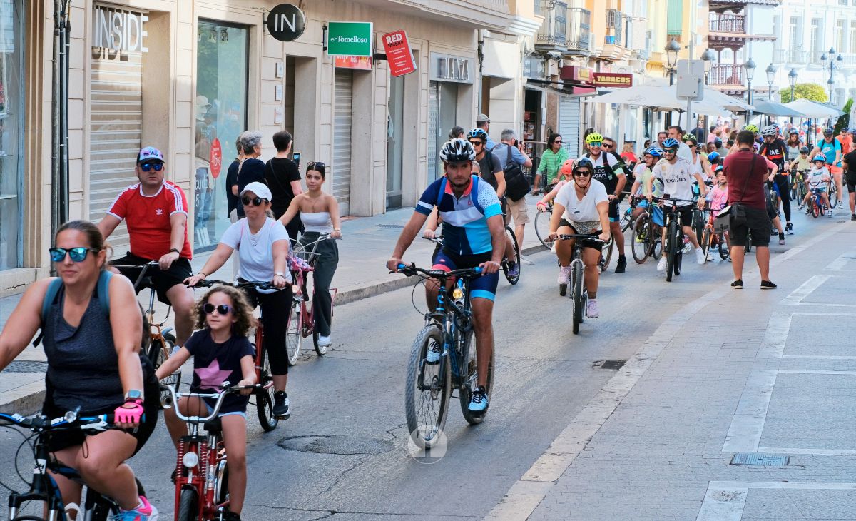 Tomelloso vive una gran fiesta familiar sobre ruedas en el Día de la Bici