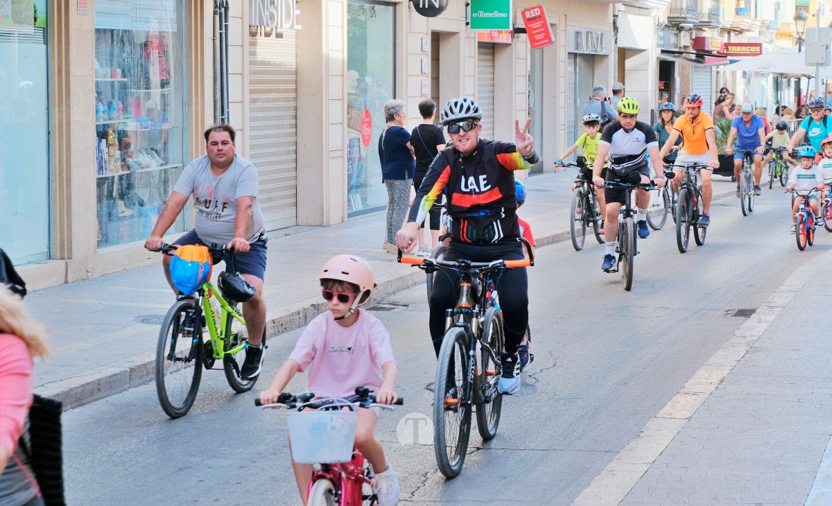 Tomelloso vive una gran fiesta familiar sobre ruedas en el Día de la Bici