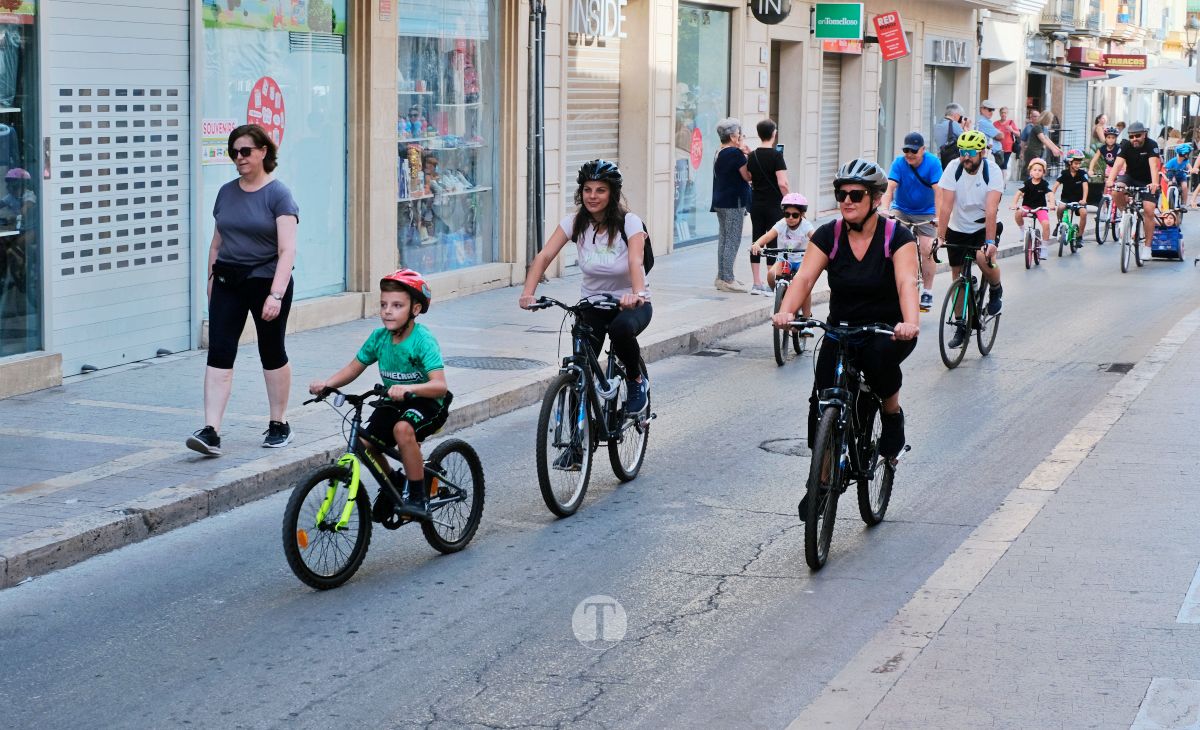 Tomelloso vive una gran fiesta familiar sobre ruedas en el Día de la Bici