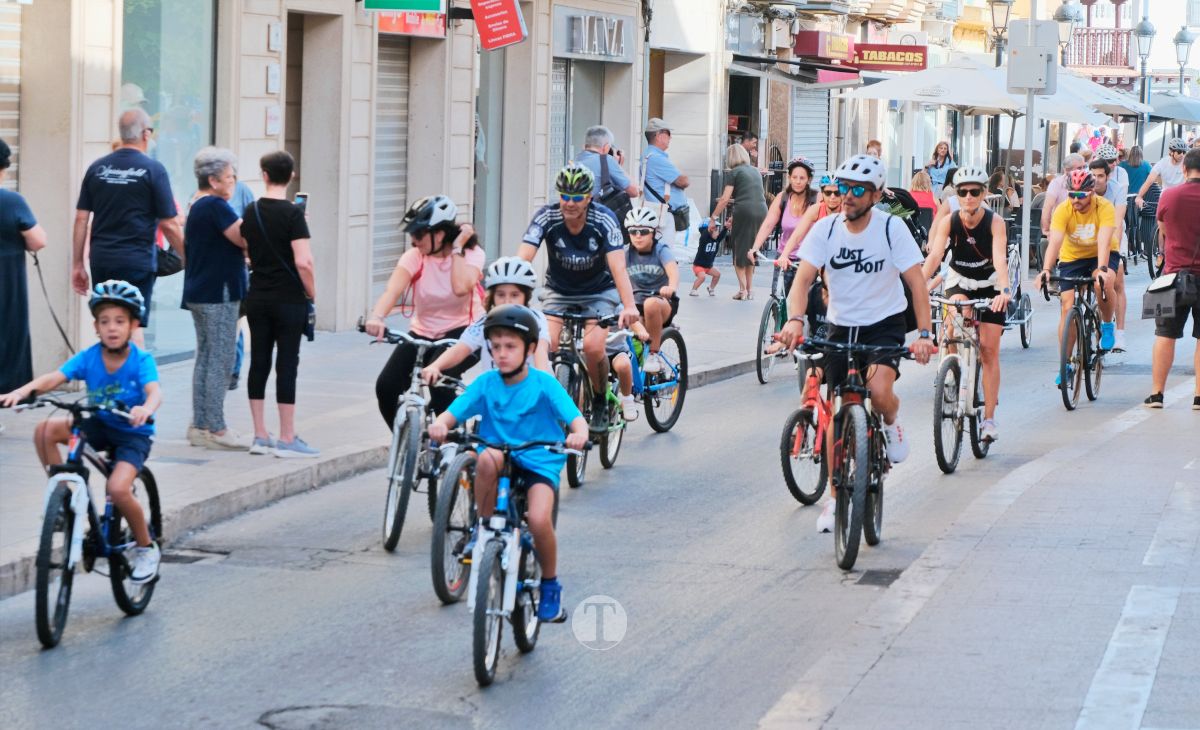 Tomelloso vive una gran fiesta familiar sobre ruedas en el Día de la Bici