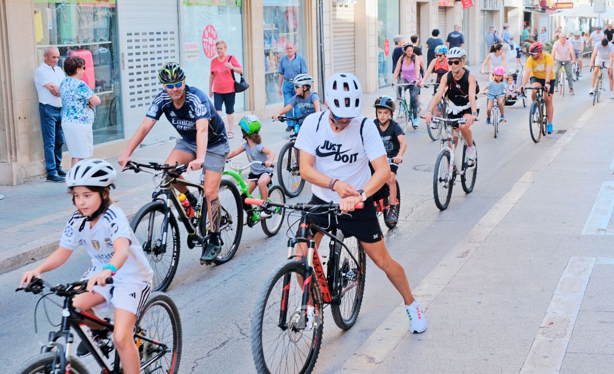 Tomelloso vive una gran fiesta familiar sobre ruedas en el Día de la Bici