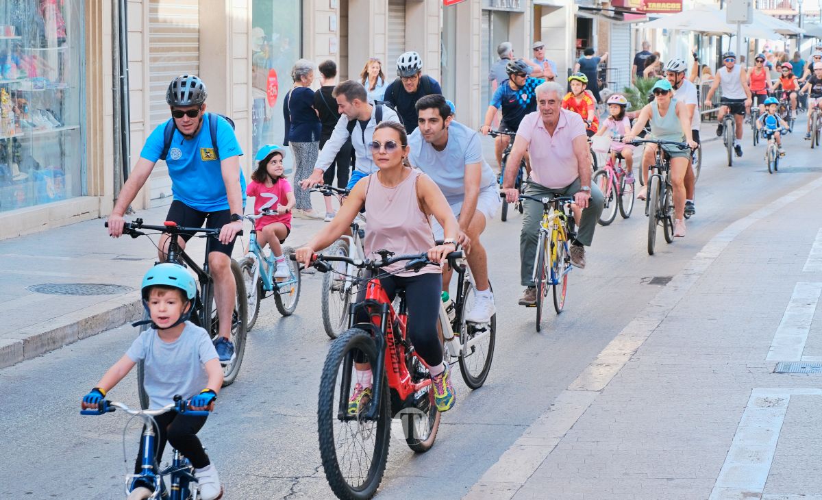 Tomelloso vive una gran fiesta familiar sobre ruedas en el Día de la Bici