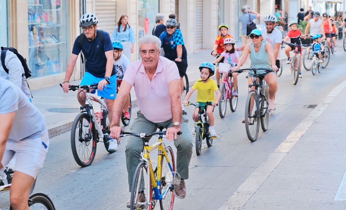 Tomelloso vive una gran fiesta familiar sobre ruedas en el Día de la Bici