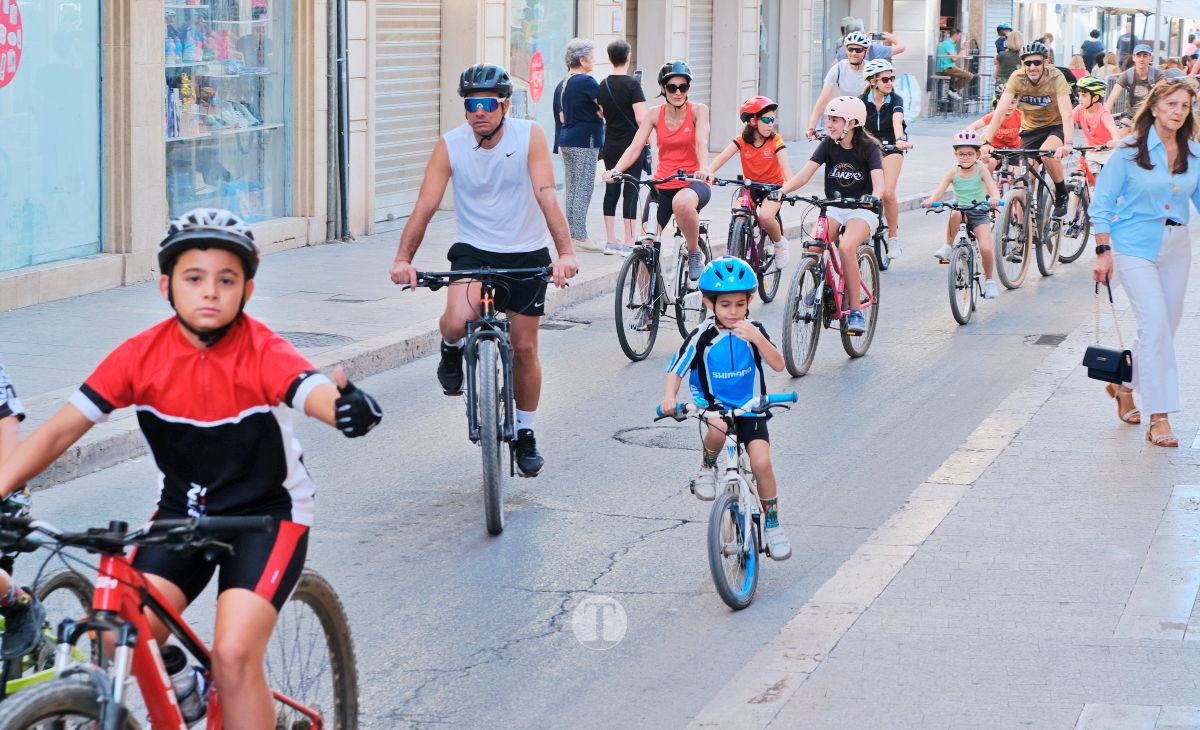 Tomelloso vive una gran fiesta familiar sobre ruedas en el Día de la Bici