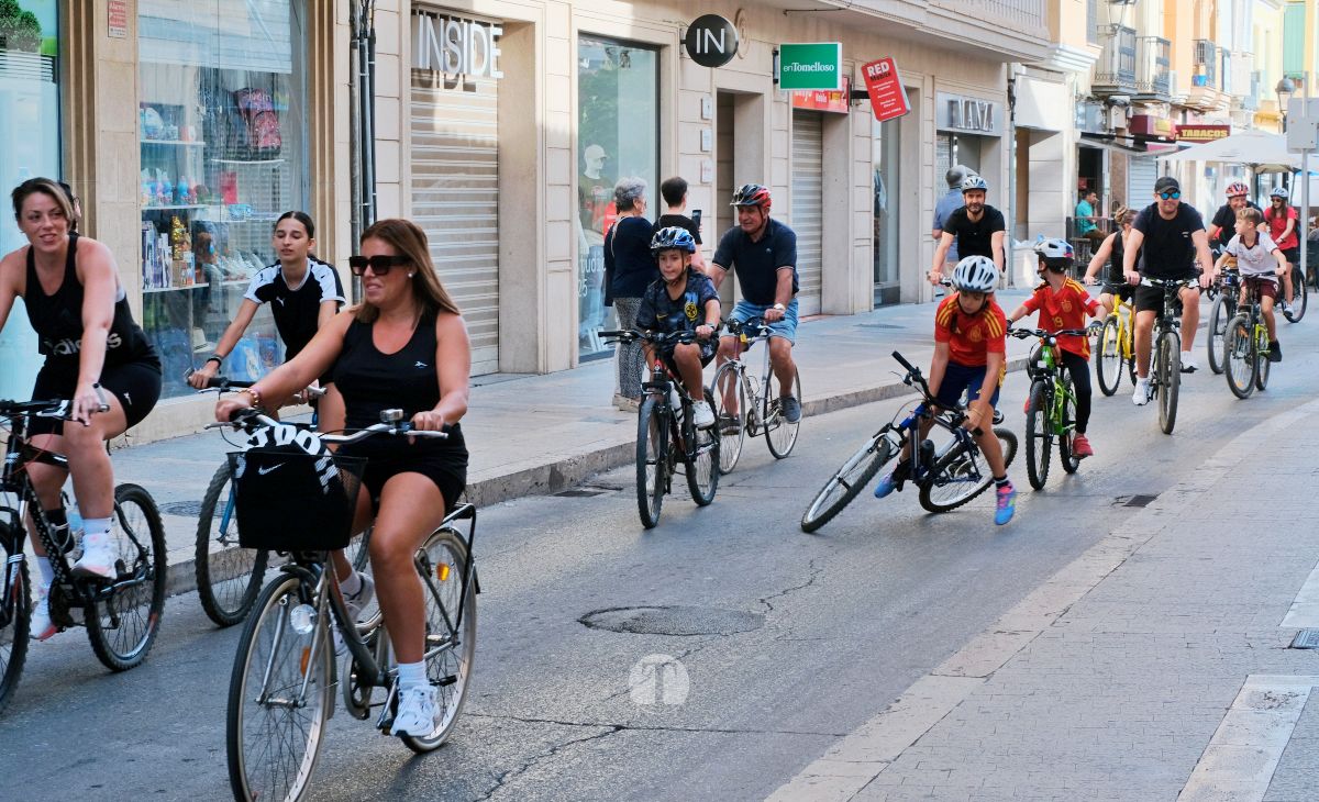 Tomelloso vive una gran fiesta familiar sobre ruedas en el Día de la Bici