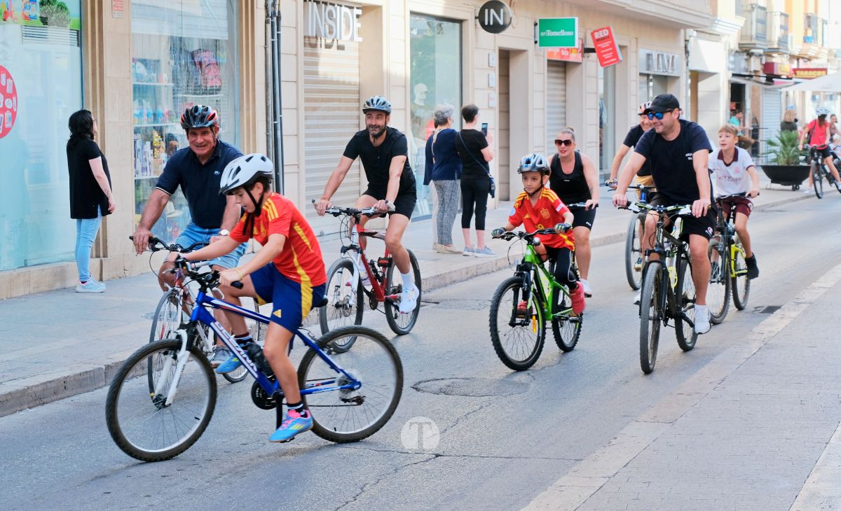 Tomelloso vive una gran fiesta familiar sobre ruedas en el Día de la Bici
