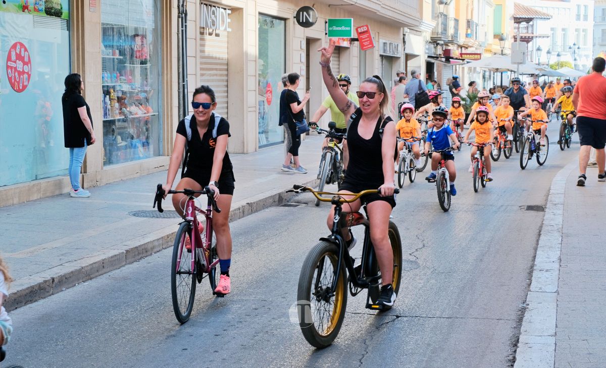 Tomelloso vive una gran fiesta familiar sobre ruedas en el Día de la Bici