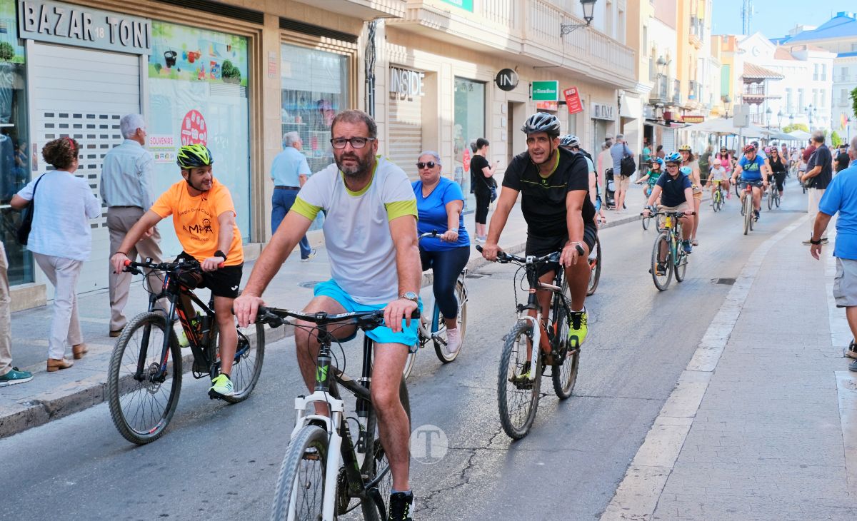 Tomelloso vive una gran fiesta familiar sobre ruedas en el Día de la Bici