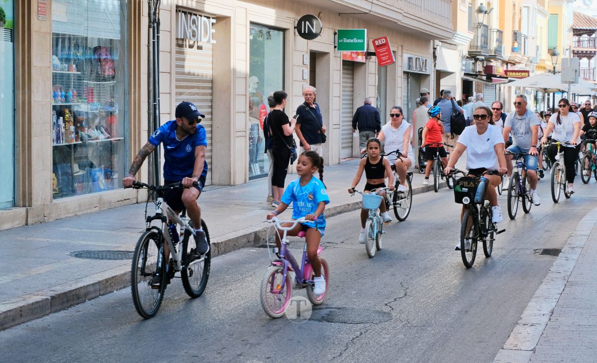 Tomelloso vive una gran fiesta familiar sobre ruedas en el Día de la Bici