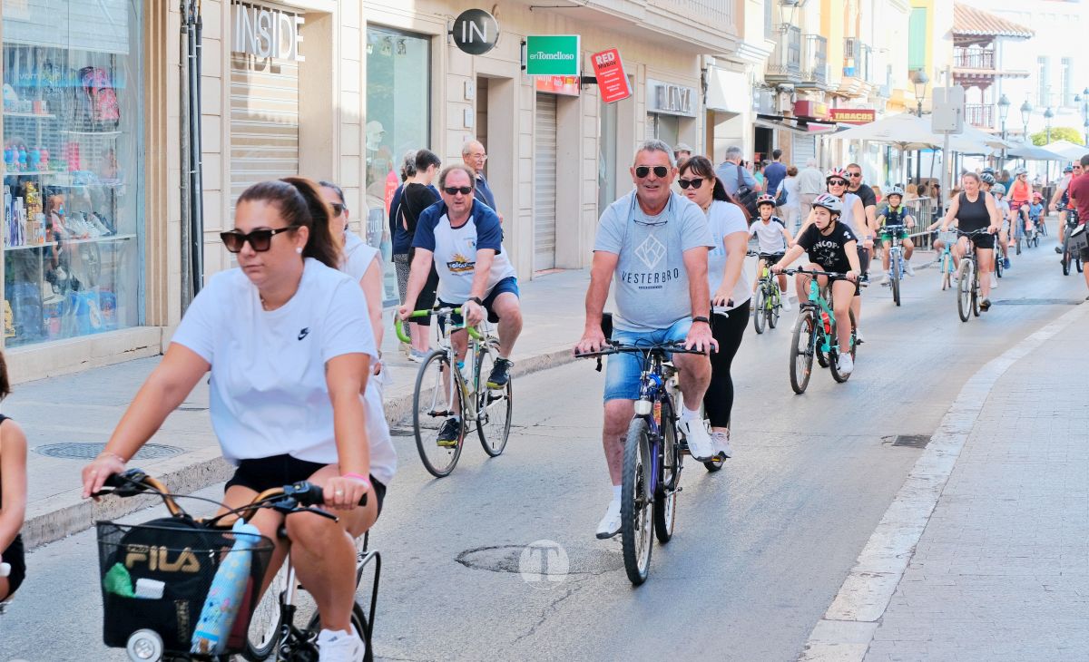 Tomelloso vive una gran fiesta familiar sobre ruedas en el Día de la Bici