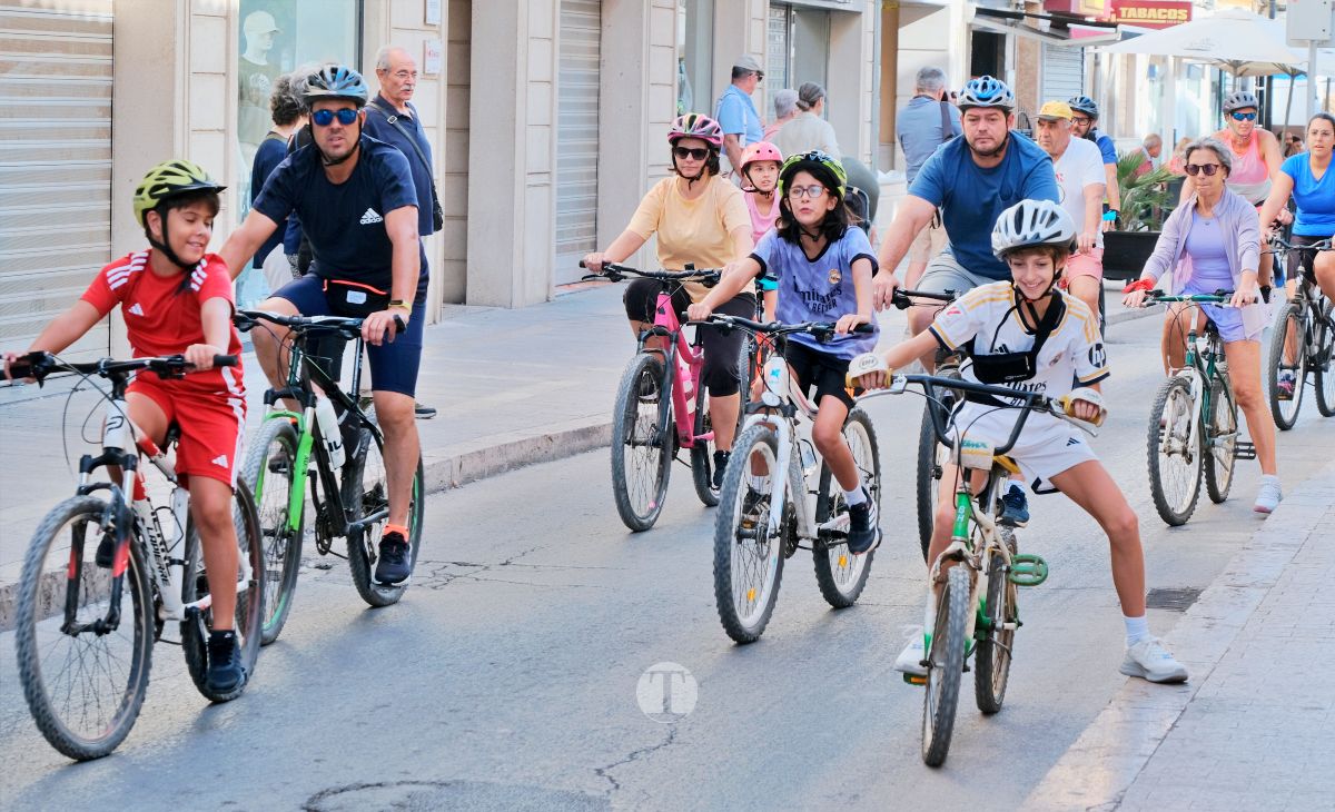 Tomelloso vive una gran fiesta familiar sobre ruedas en el Día de la Bici
