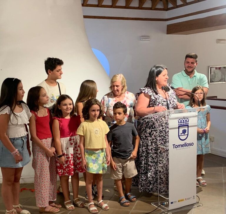 La exposición «Luz y Color» de Aurora Sahuquillo muestra el talento de sus alumnos en la Posada de los Portales