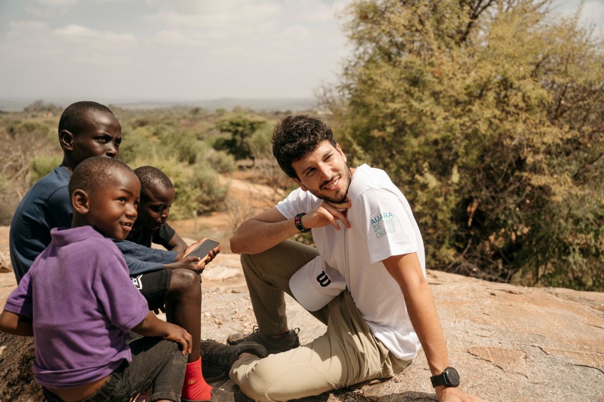 Desde Tomelloso hasta el mundo: Fundación Kirira, en el nuevo videoclip de Sebastián Yatra