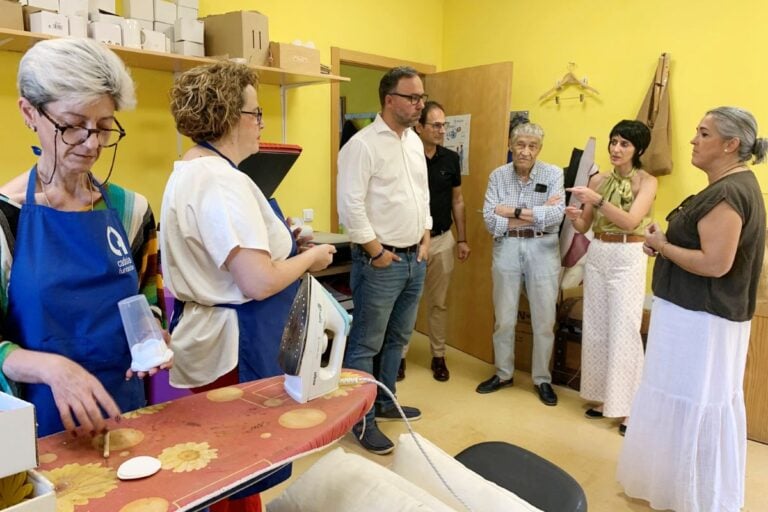 Navarro destaca la labor de inclusión laboral de Fundación Cadisla en Tomelloso