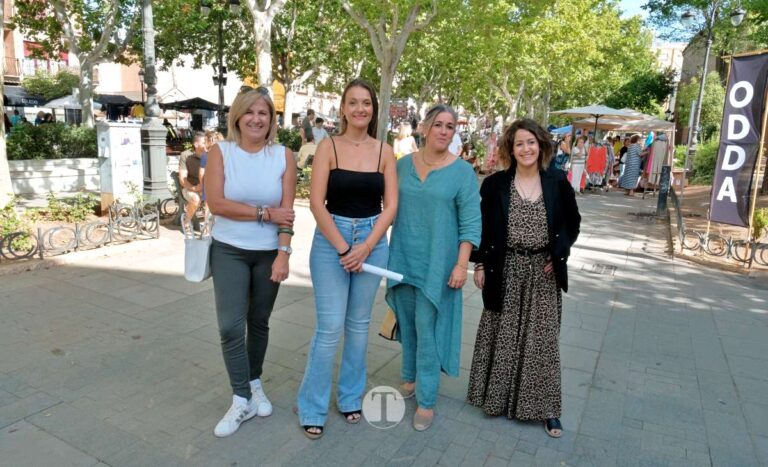 El Mercadillo Final de Temporada reúne a medio centenar de comercios en el Paseo de las Moreras