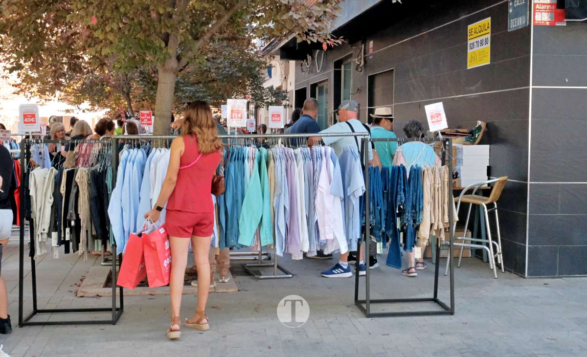 El Mercadillo Final de Temporada reúne a medio centenar de comercios en el Paseo de las Moreras