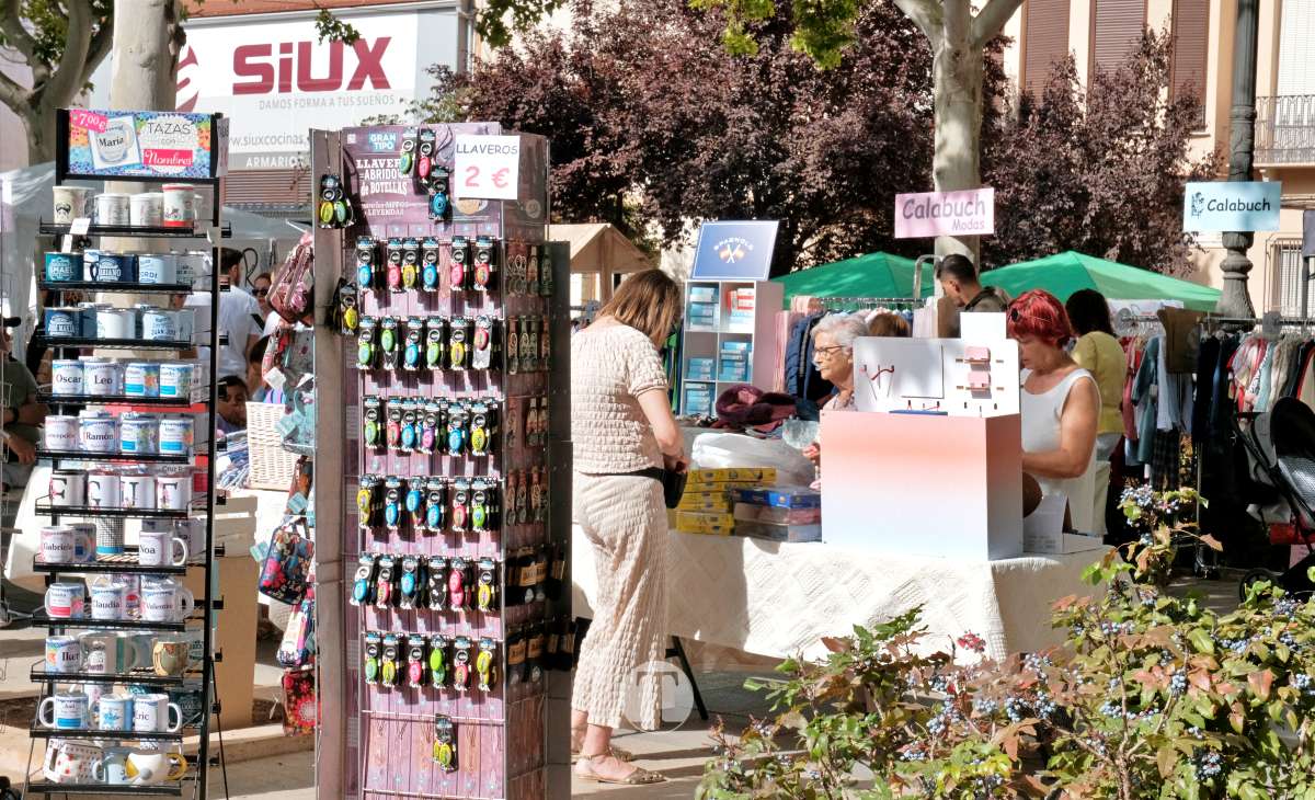 El Mercadillo Final de Temporada reúne a medio centenar de comercios en el Paseo de las Moreras