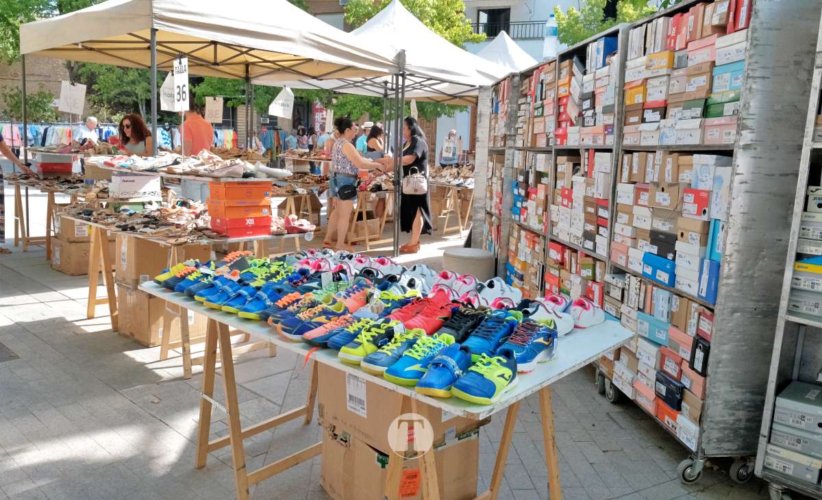 El Mercadillo Final de Temporada reúne a medio centenar de comercios en el Paseo de las Moreras