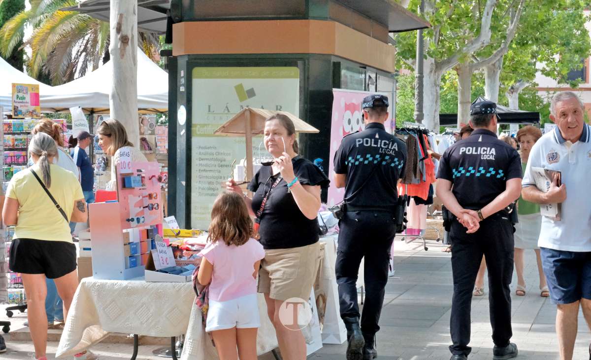 El Mercadillo Final de Temporada reúne a medio centenar de comercios en el Paseo de las Moreras