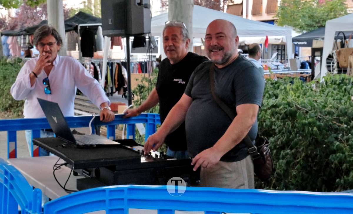 El Mercadillo Final de Temporada reúne a medio centenar de comercios en el Paseo de las Moreras