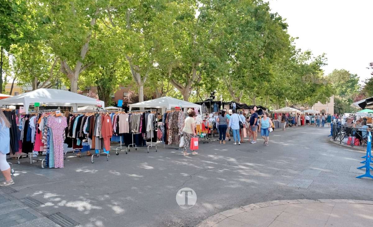 El Mercadillo Final de Temporada reúne a medio centenar de comercios en el Paseo de las Moreras