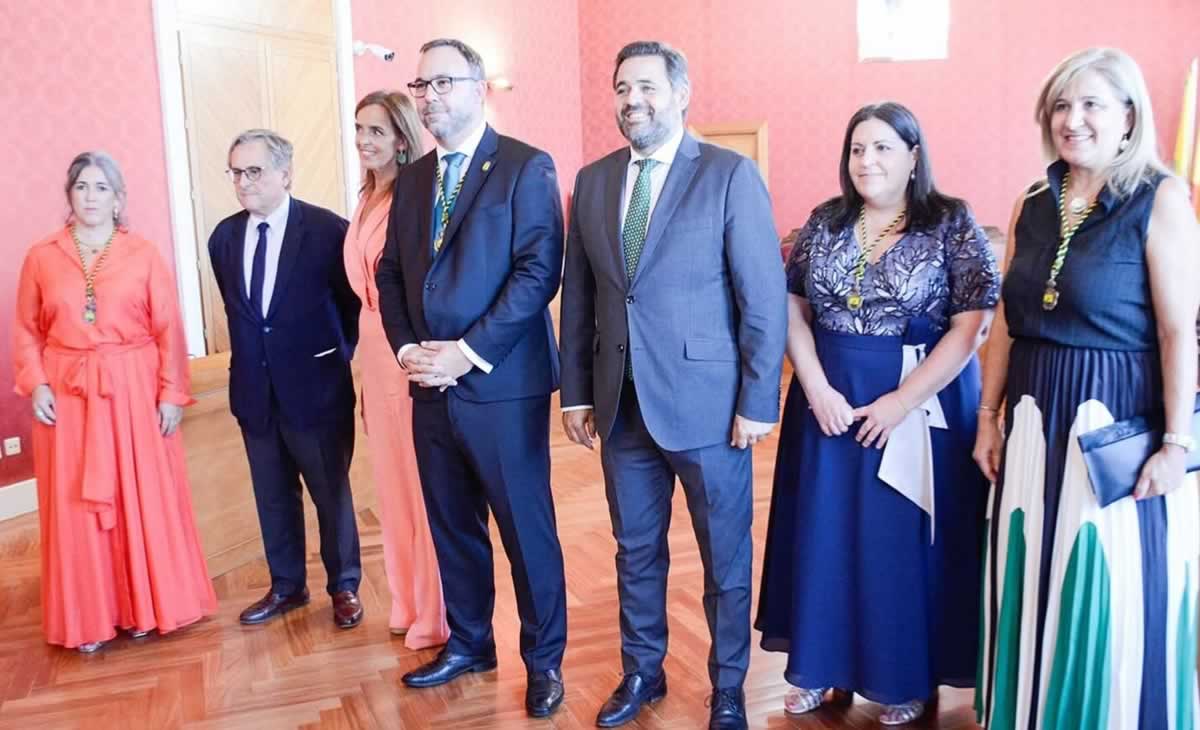 La Feria del PP: sin nadie al volante y solo para unos pocos