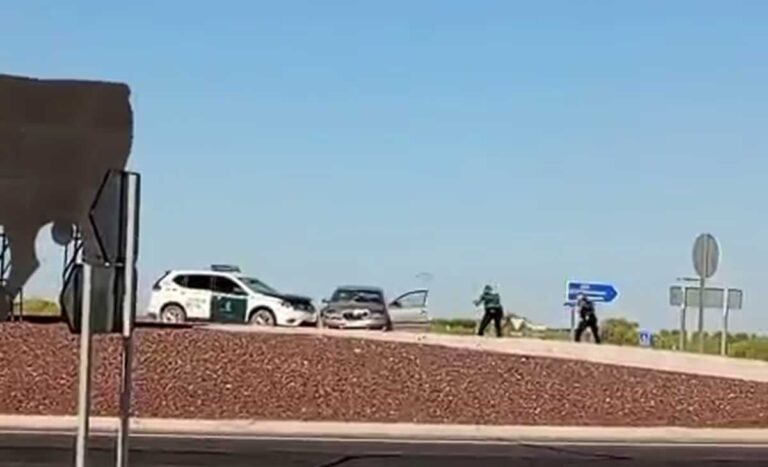 Dos guardias civiles heridos tras ser embestidos en una persecución que terminó en Tomelloso