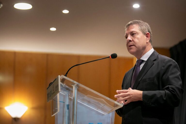 Page mantiene la incógnita sobre si se presentará a presidente de C-LM en 2027