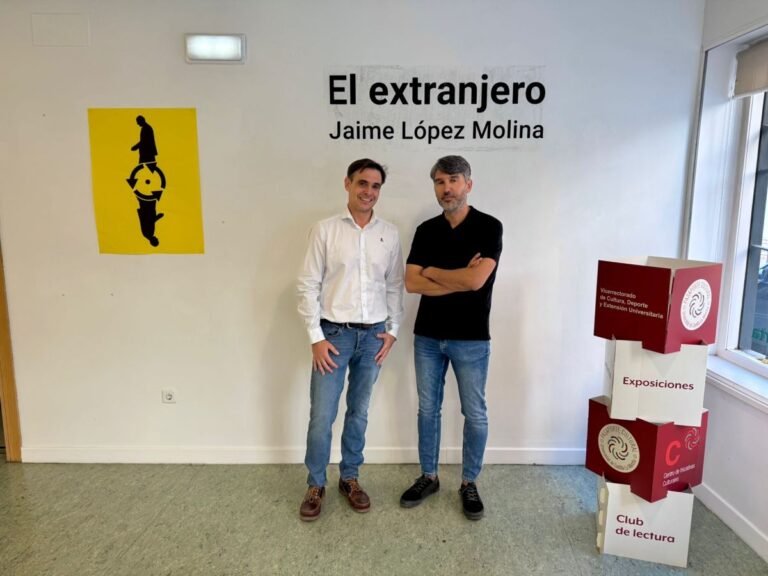 La exposición de ilustración digital ‘El Extranjero’ abre el curso académico cultural en la sala ACUA del Campus de Ciudad Real