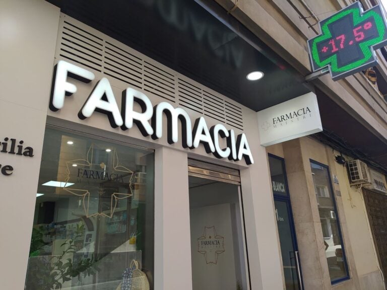 Sanidad lanza una encuesta para renovar el modelo de atención farmacéutica y plantea la retribución por servicios