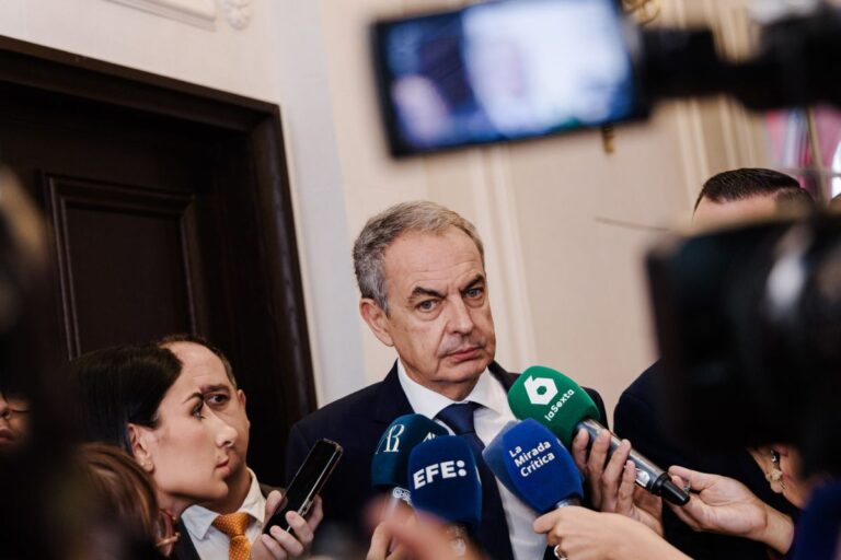 Zapatero responde a Page: «Es absurdo creer que los millones de catalanes que apoyaron el ‘procés’ sean extrema derecha»