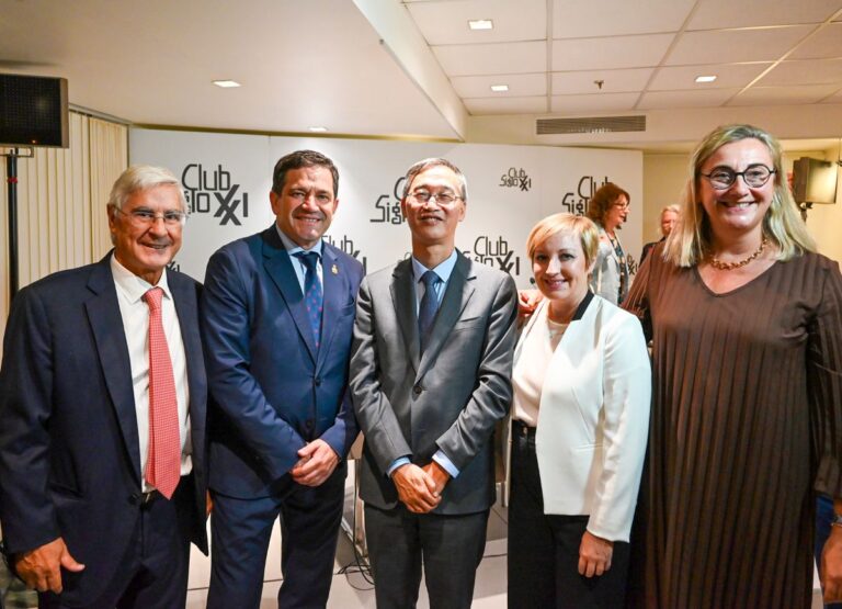 Valverde trabaja en Madrid para proporcionar más oportunidades al vino y a la industria agroalimentaria de la provincia en el mercado chino