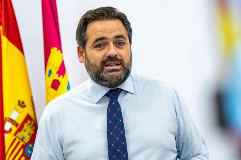 Núñez insiste en una nueva ley de polígonos industriales y más inversión para acoger al sector militar