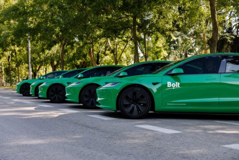 C-LM tramitará un borrador para regular los VTC que incluirá una ratio respecto a los taxis