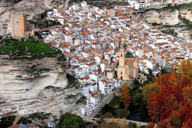 Se buscan habitantes para uno de los pueblos más bonitos de C-LM: casas a la venta por 50.000 euros