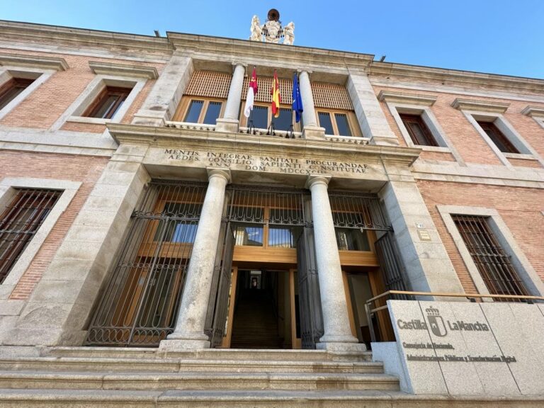 La agencia Fitch Ratings mejora la calificación crediticia de Castilla-La Mancha